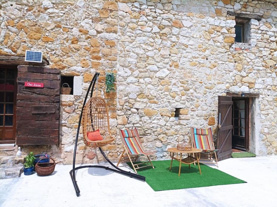 Maison De Caractere En Pierre Trigance Bagian luar foto